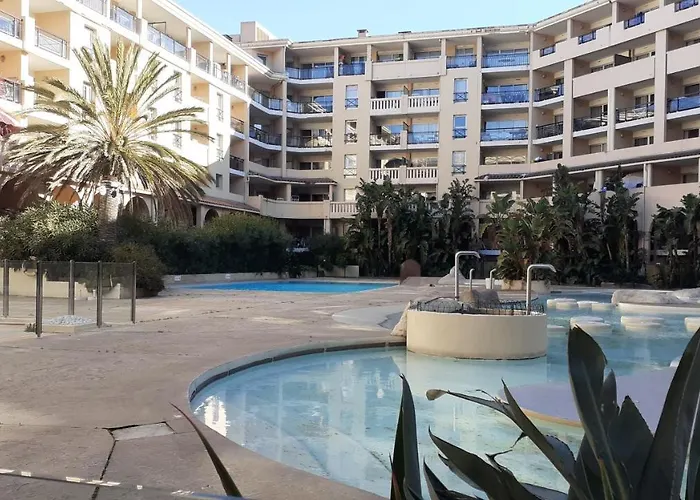 Les Pieds Dans L'eau * Cannes